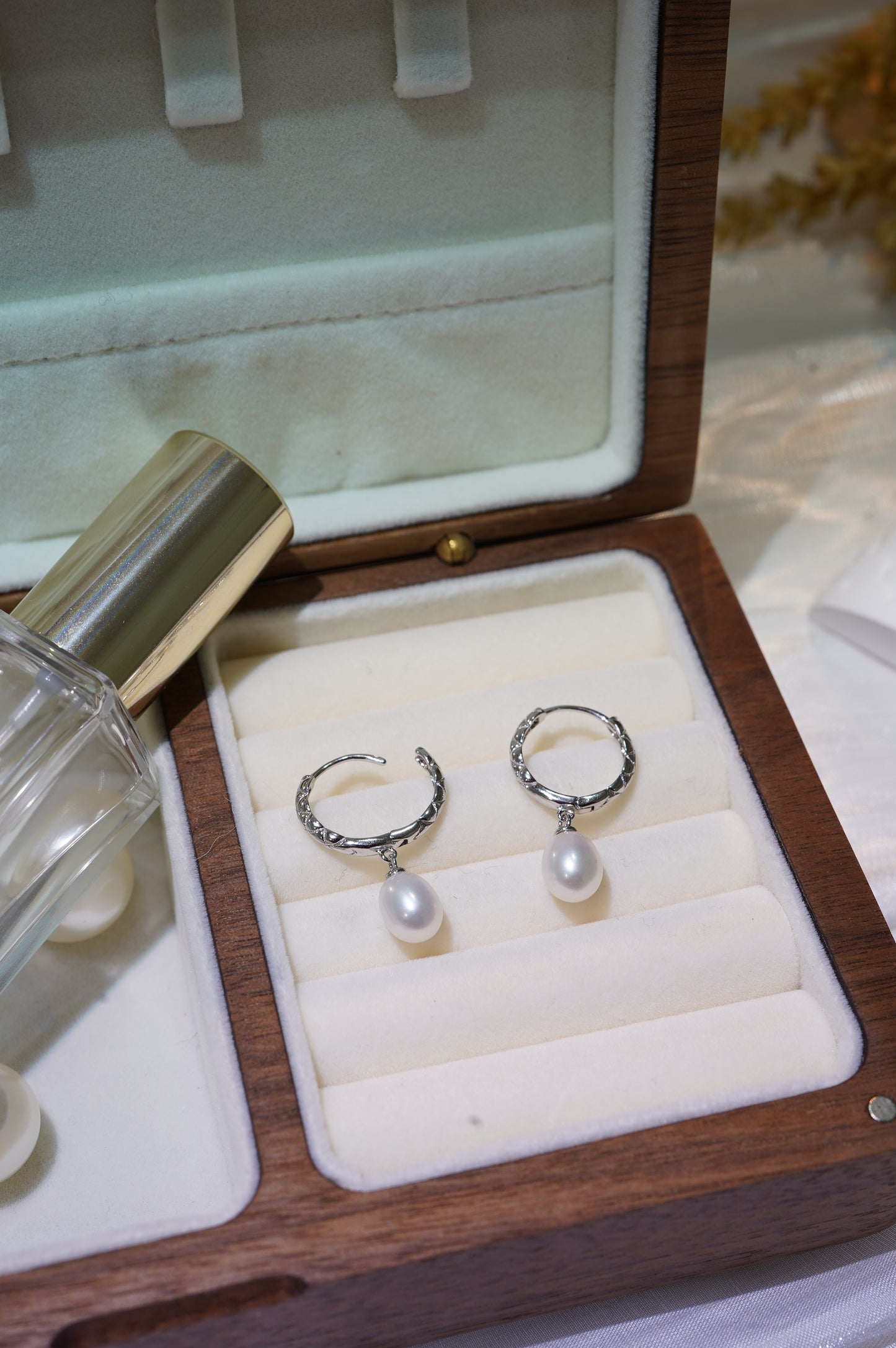 Lozenge Pattern Rice Freshwater Pearl Hoop Earrings