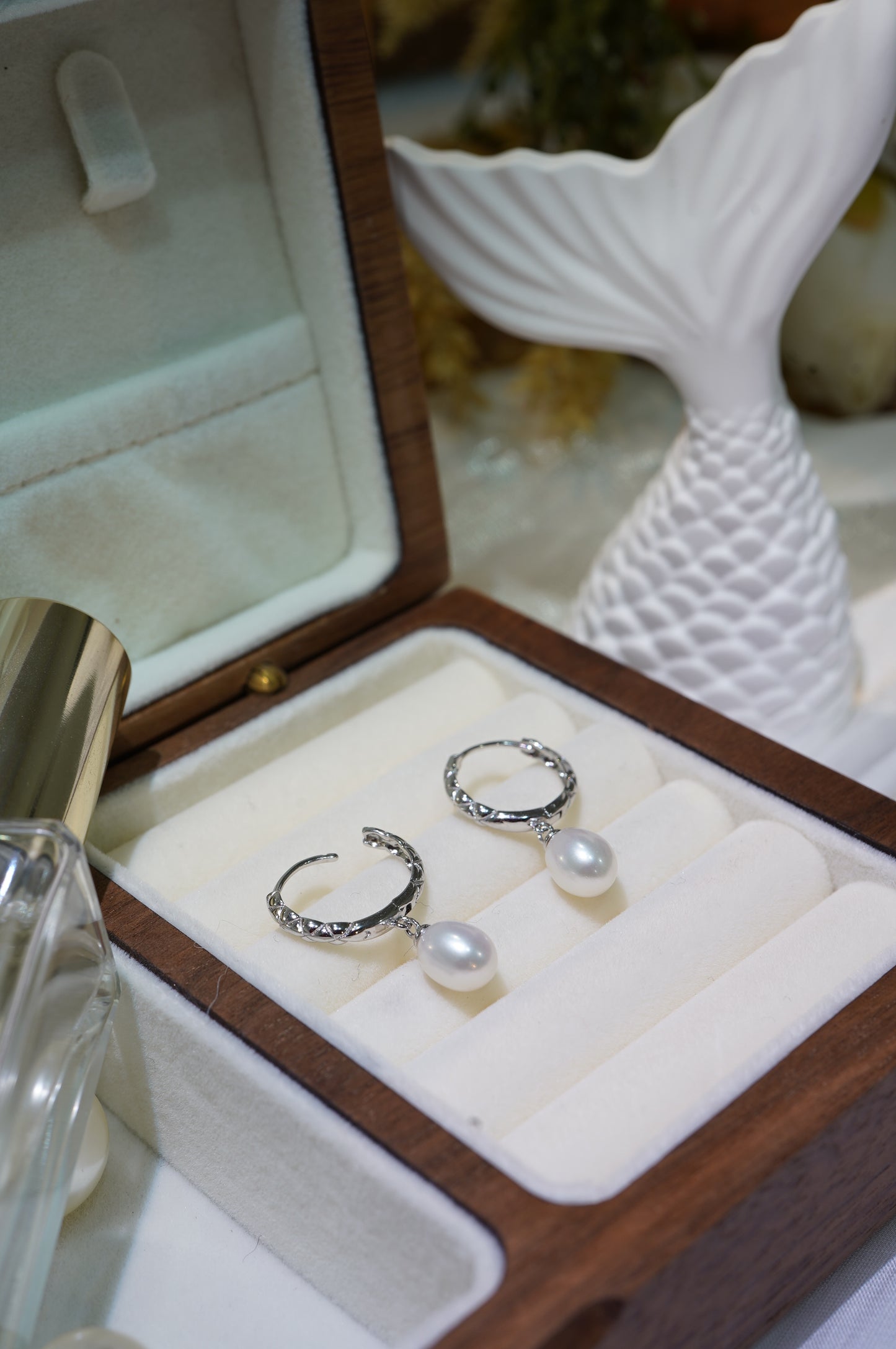 Lozenge Pattern Rice Freshwater Pearl Hoop Earrings