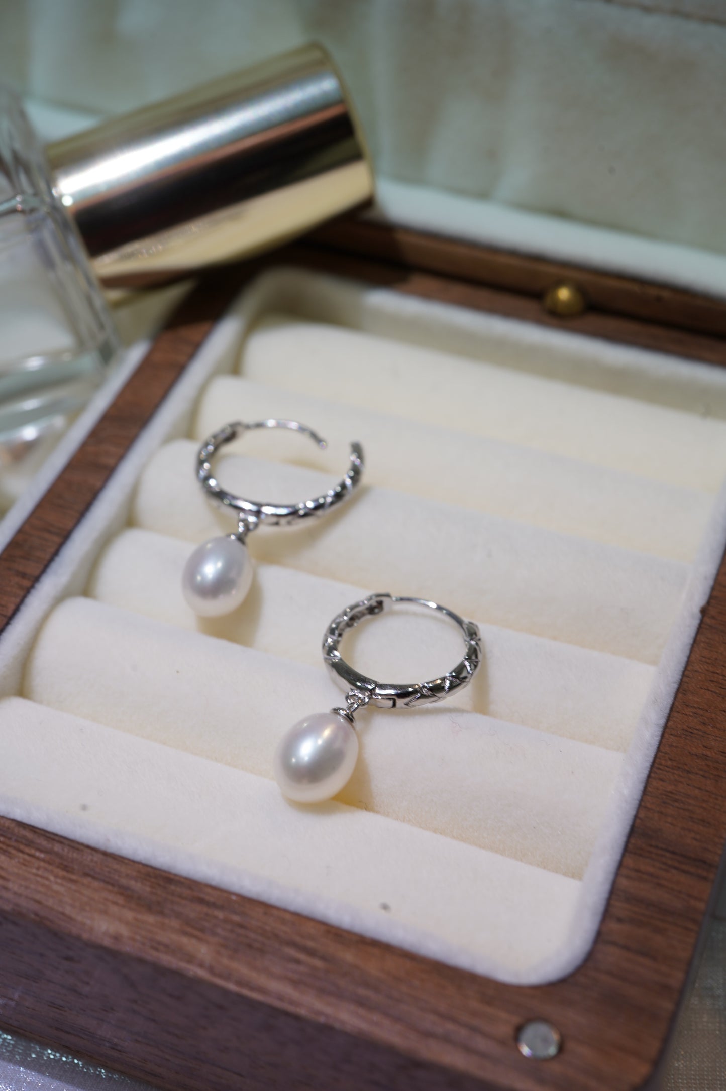 Lozenge Pattern Rice Freshwater Pearl Hoop Earrings