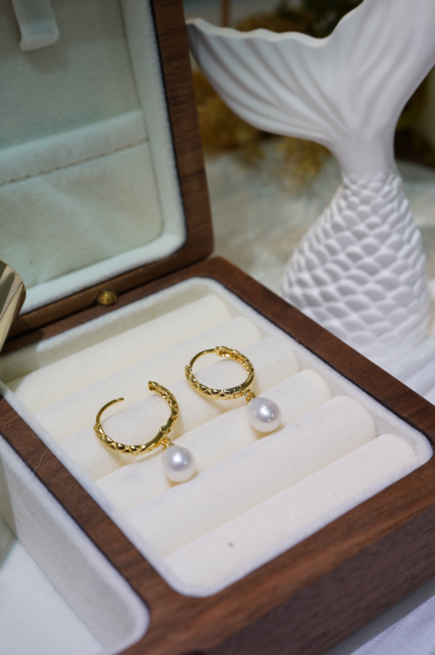 Lozenge Pattern Rice Freshwater Pearl Hoop Earrings