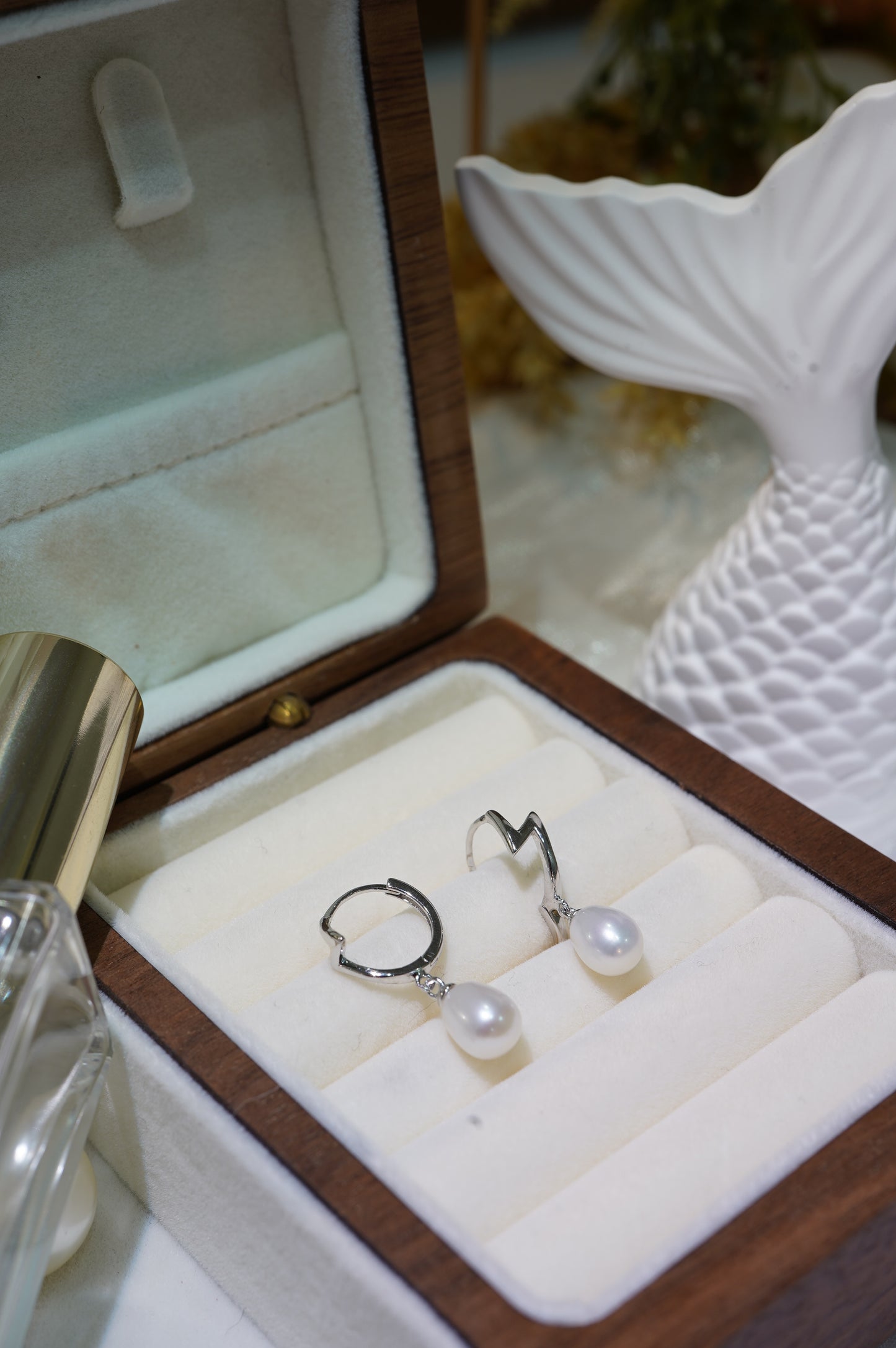 Lighting Rice Freshwater Pearl Hoop Earrings