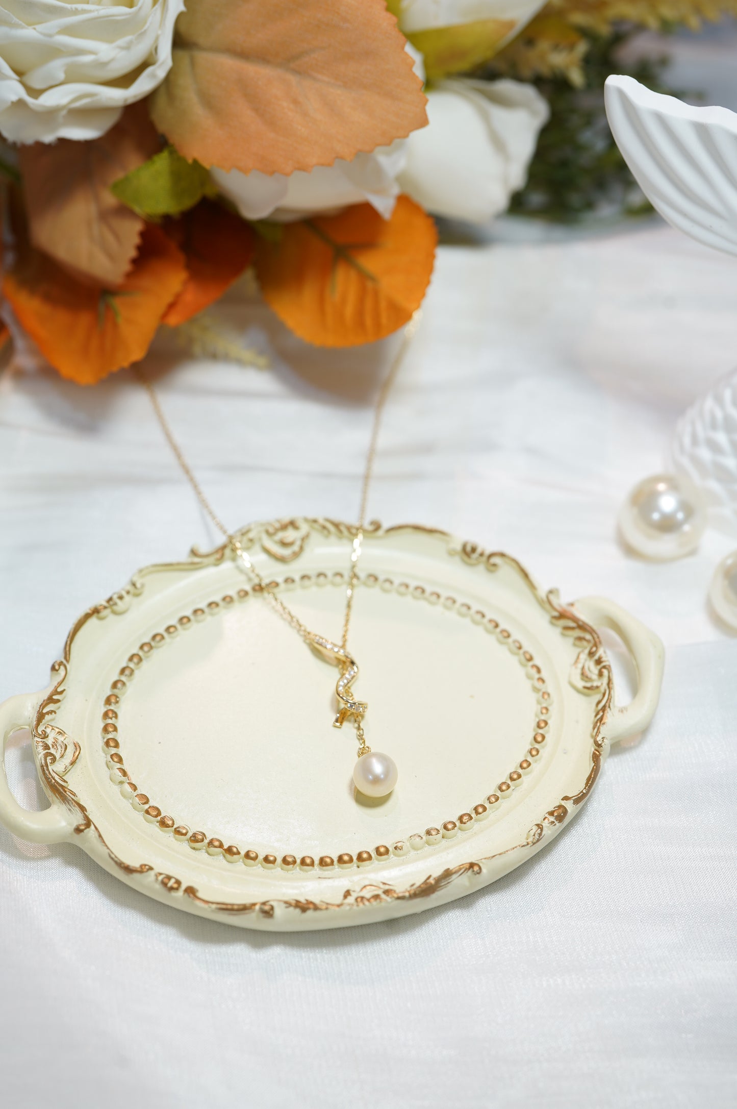 'Sinead' Y-shaped Round Freshwater Necklace
