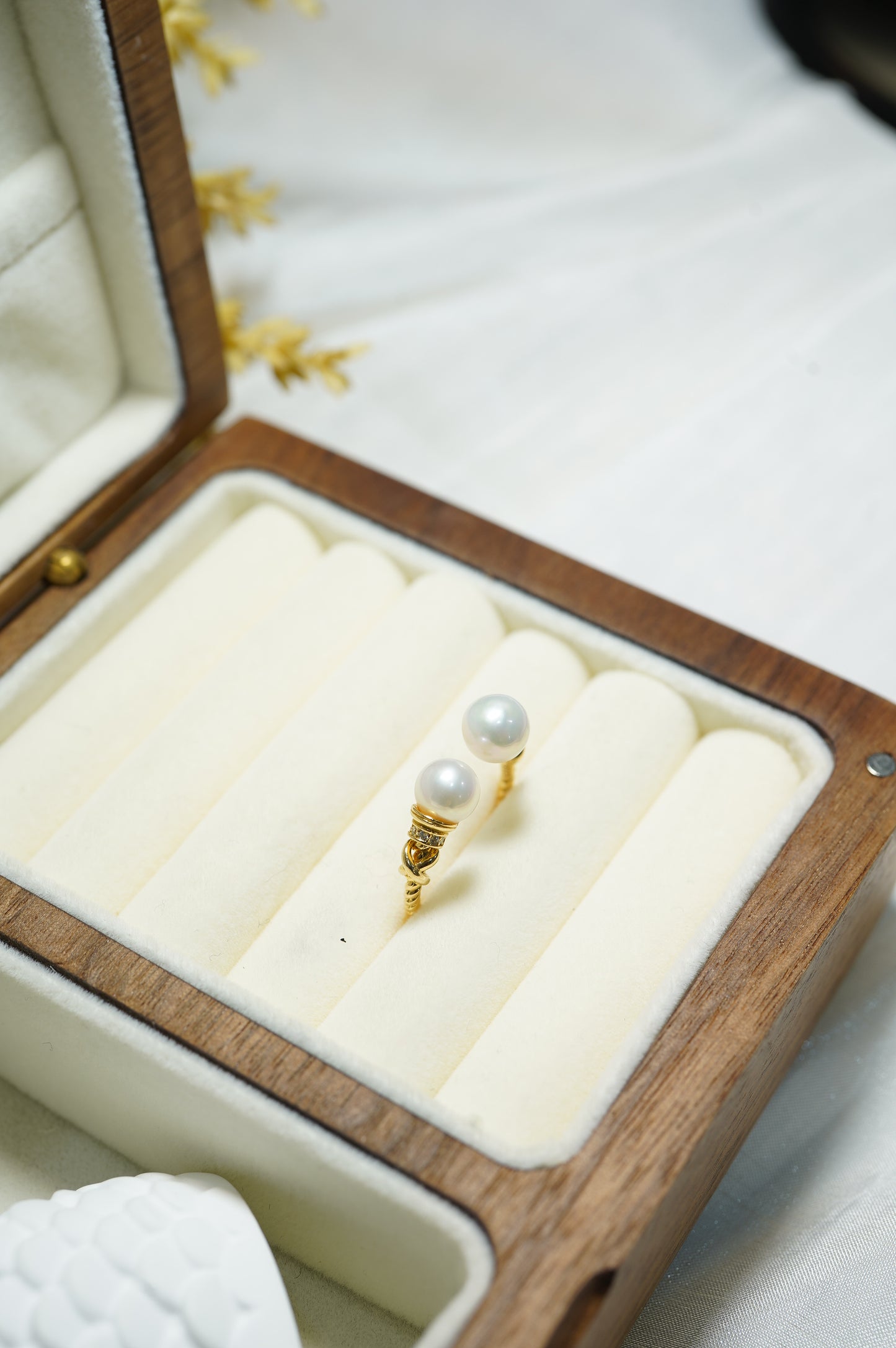 ‘Torch' Round Freshwater Pearl Ring