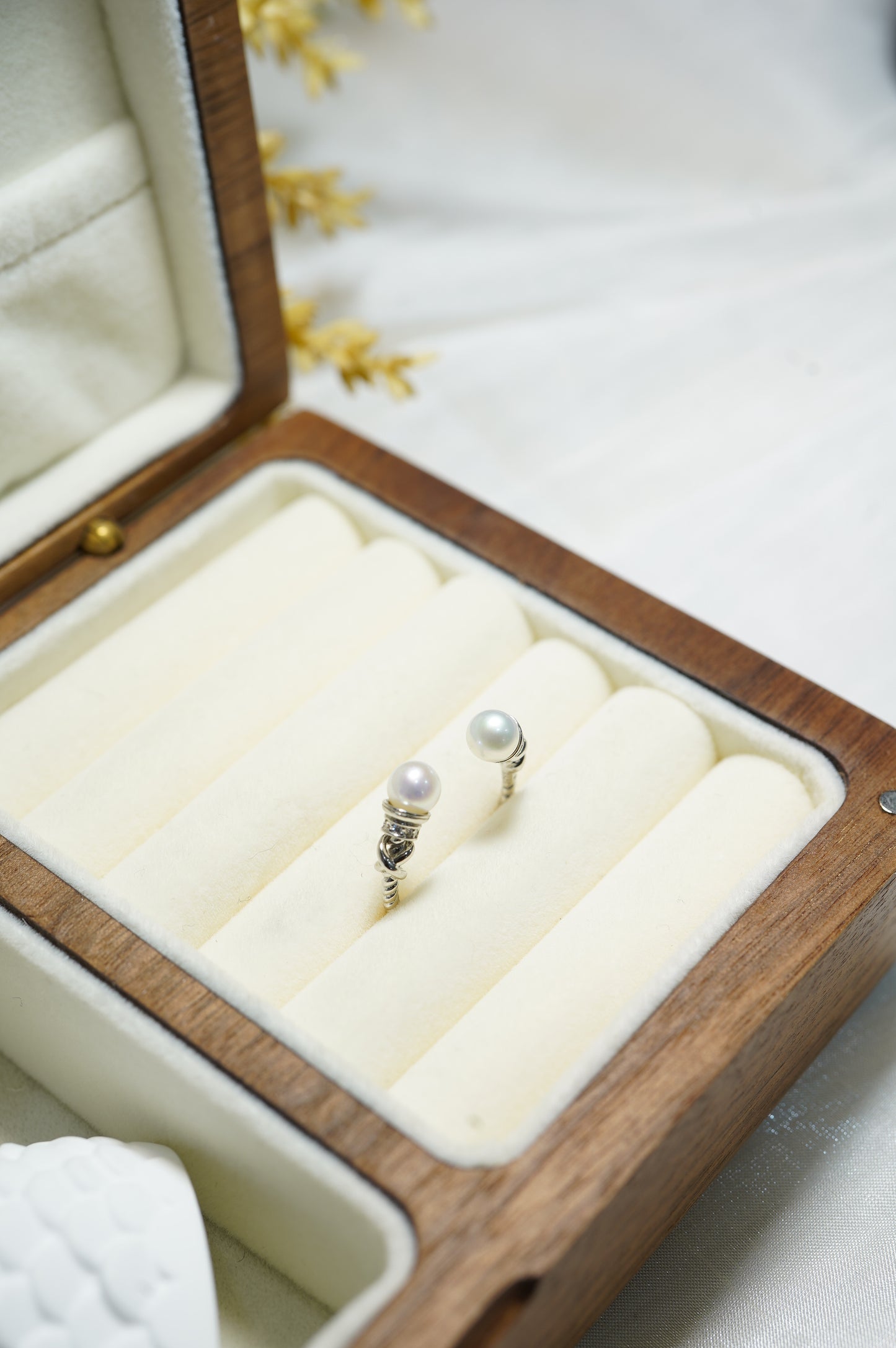 ‘Torch' Round Freshwater Pearl Ring