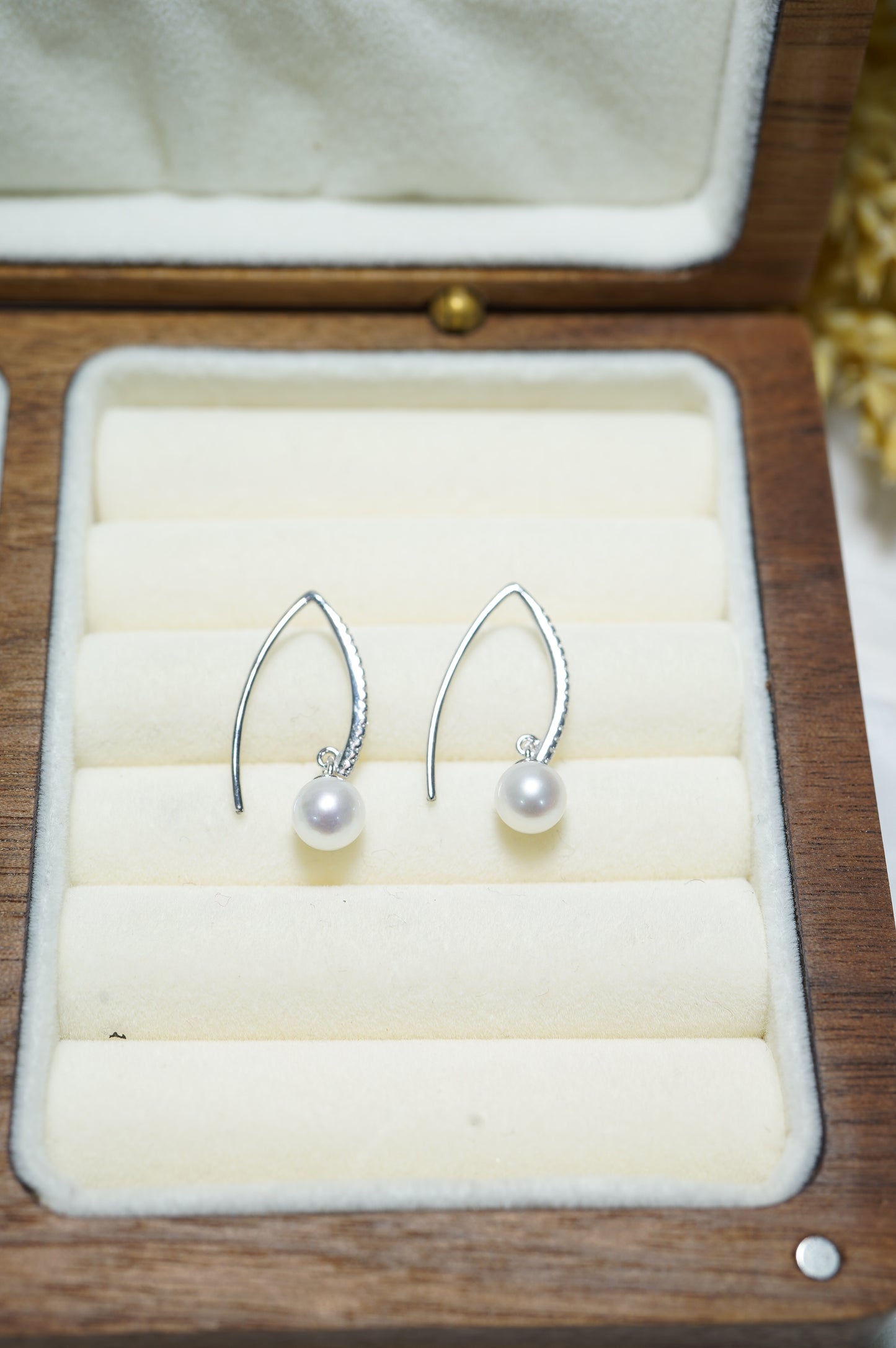 'Victory' Freshwater Pearl Earrings