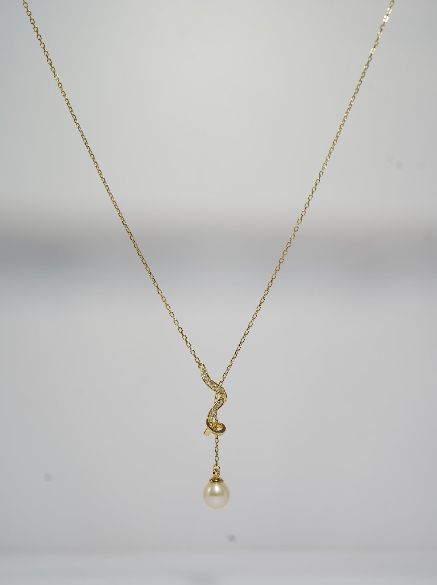'Sinead' Y-shaped Round Freshwater Necklace