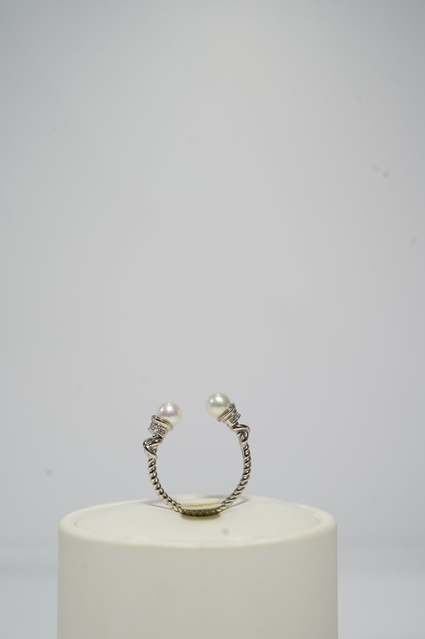 ‘Torch' Round Freshwater Pearl Ring