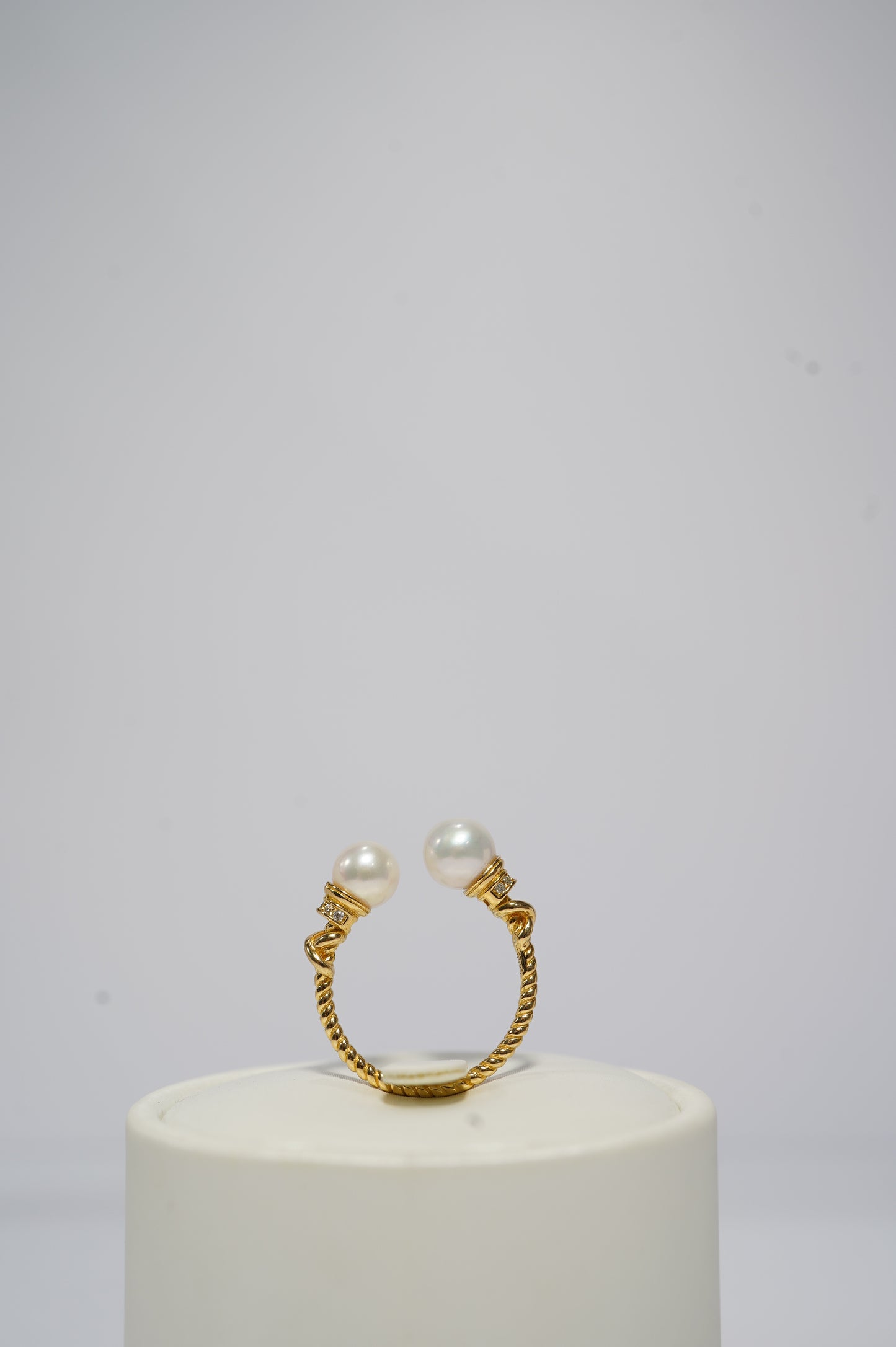 ‘Torch' Round Freshwater Pearl Ring