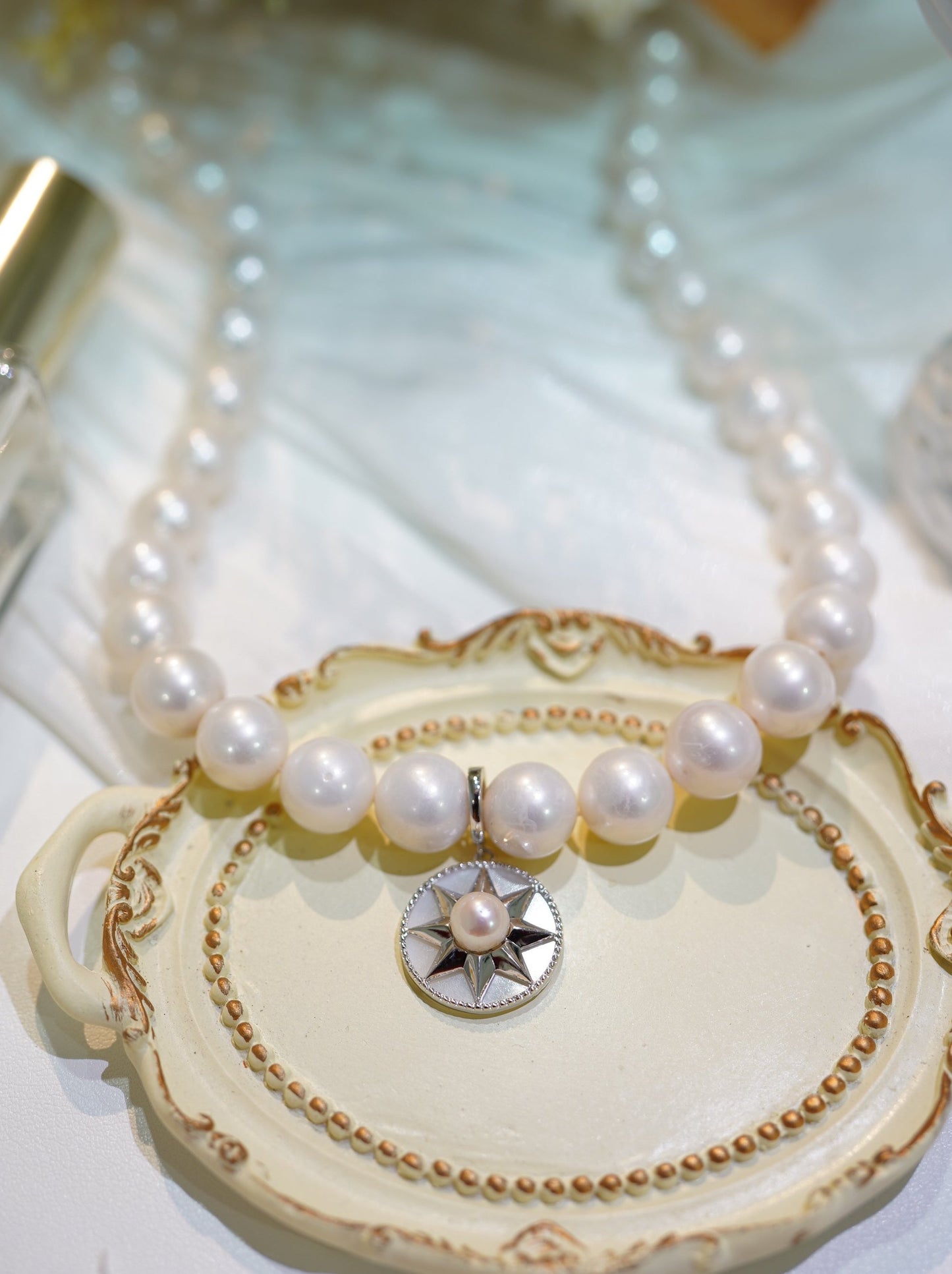 "Gentlemen" Freshwater Pearl Full Strand Necklace (Shield)