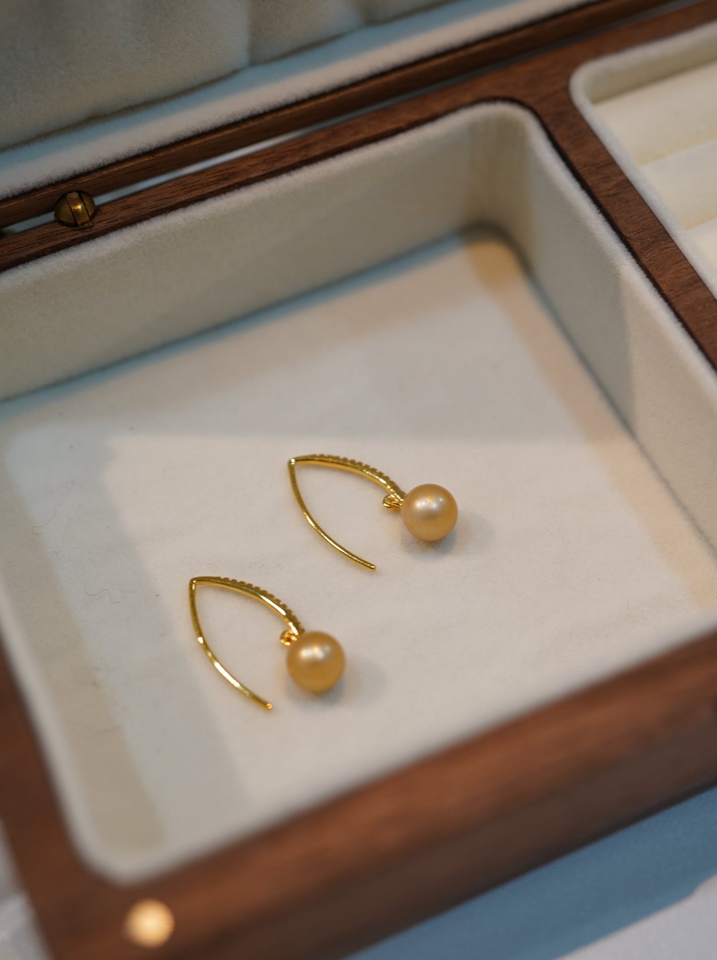 'Victory Gold' Freshwater Pearl Earrings