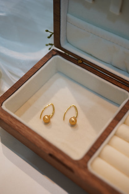 'Victory Gold' Freshwater Pearl Earrings