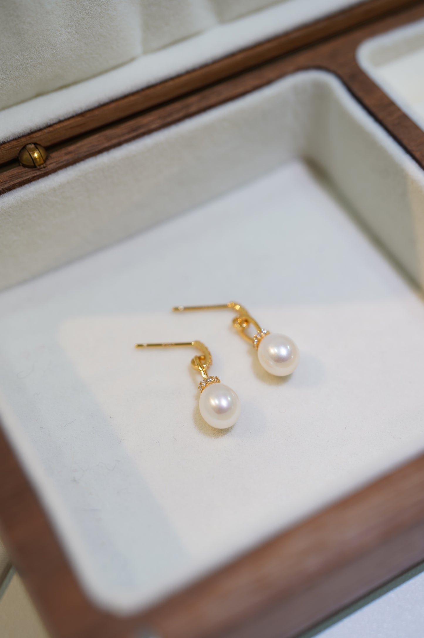 '#1 Diamond' Freshwater Pearl Earrings