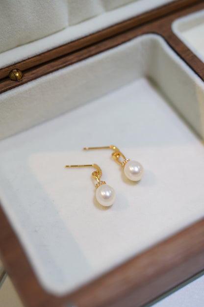 '#1 Diamond' Freshwater Pearl Earrings