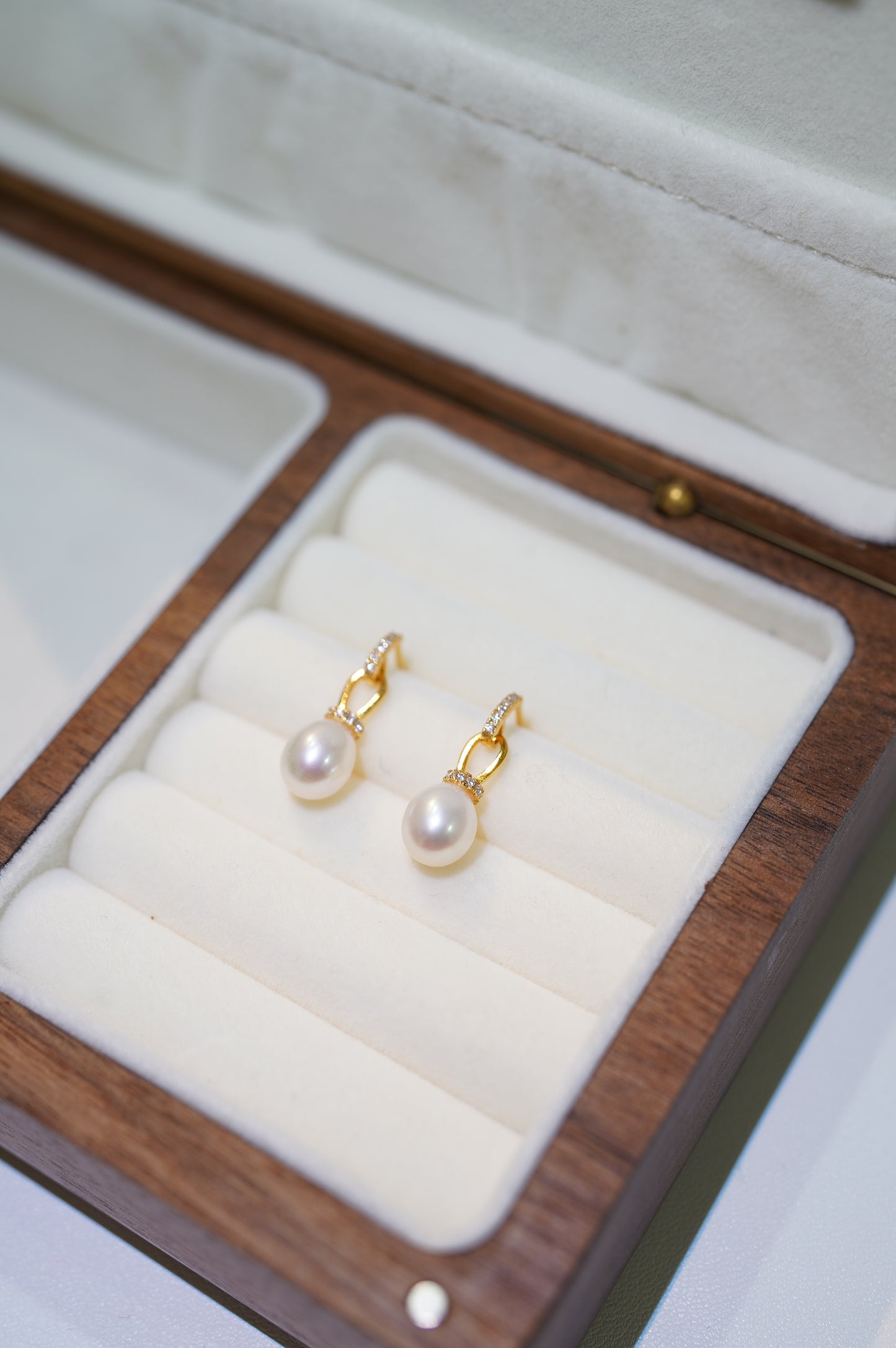 '#1 Diamond' Freshwater Pearl Earrings