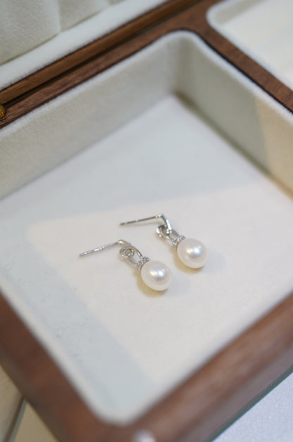 '#1 Diamond' Freshwater Pearl Earrings