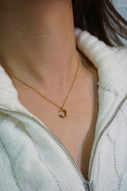 Gold Moon Dimond Necklace