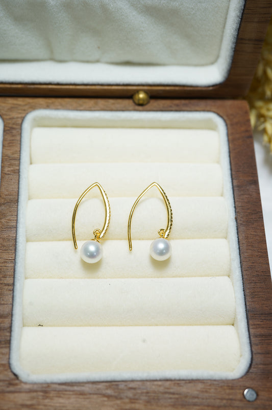 'Victory' Freshwater Pearl Earrings