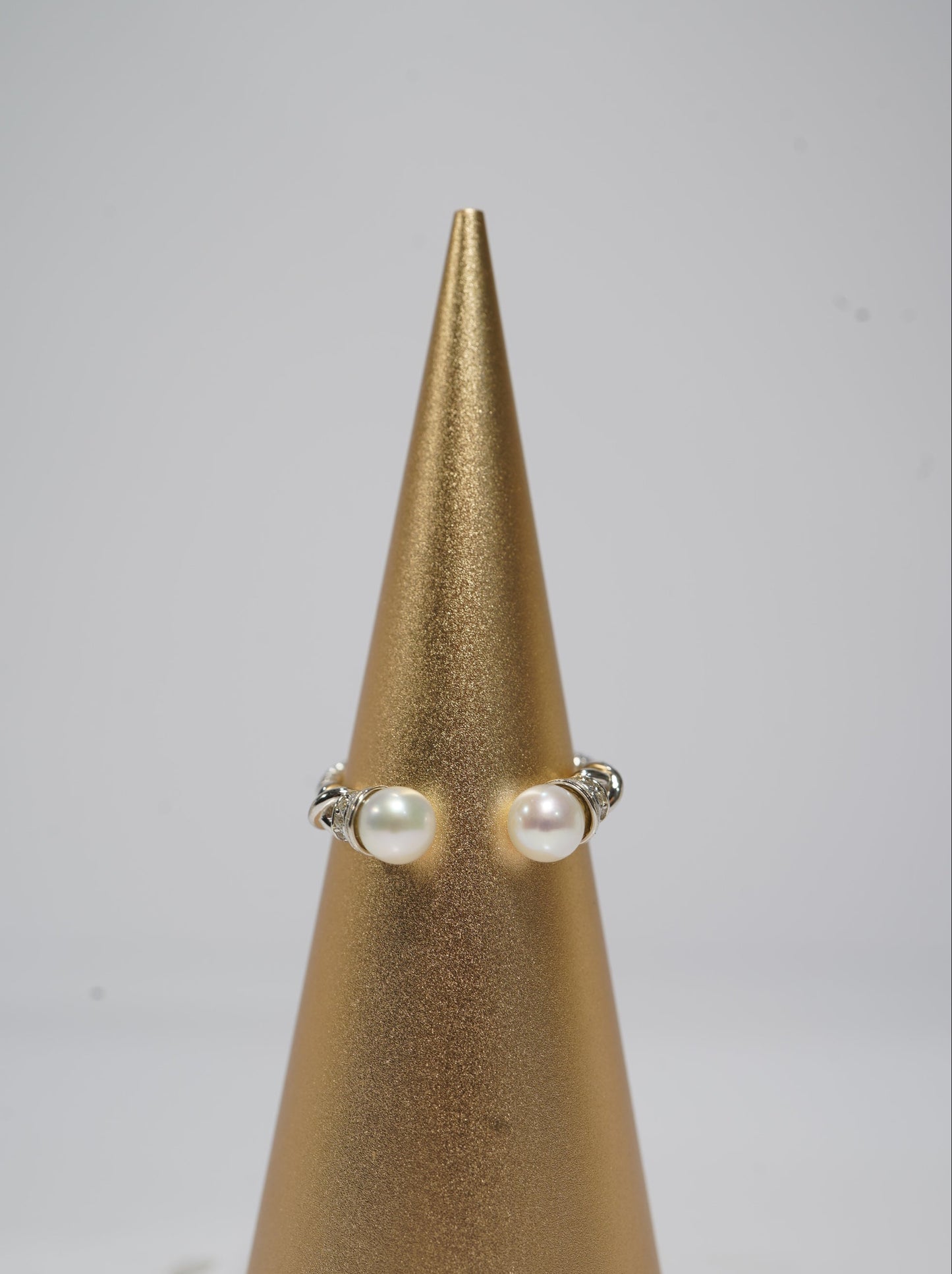 ‘Torch' Round Freshwater Pearl Ring