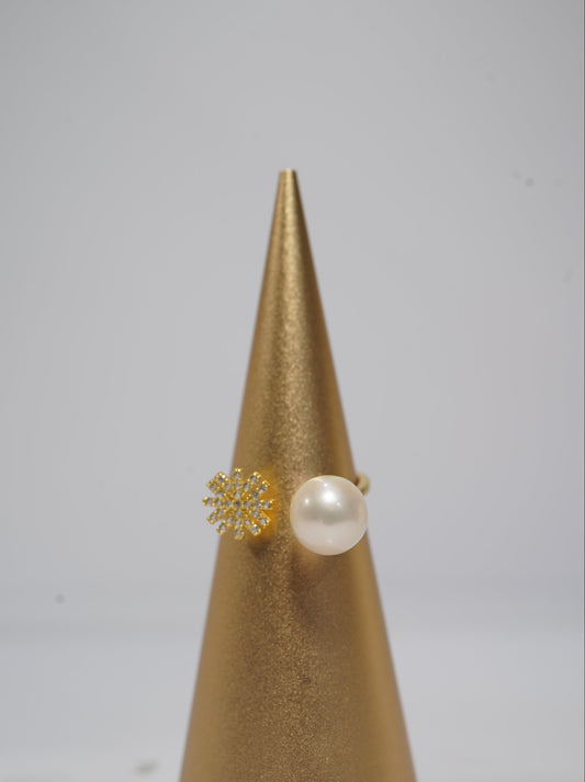 ‘Snowflake' Round Freshwater Pearl Ring