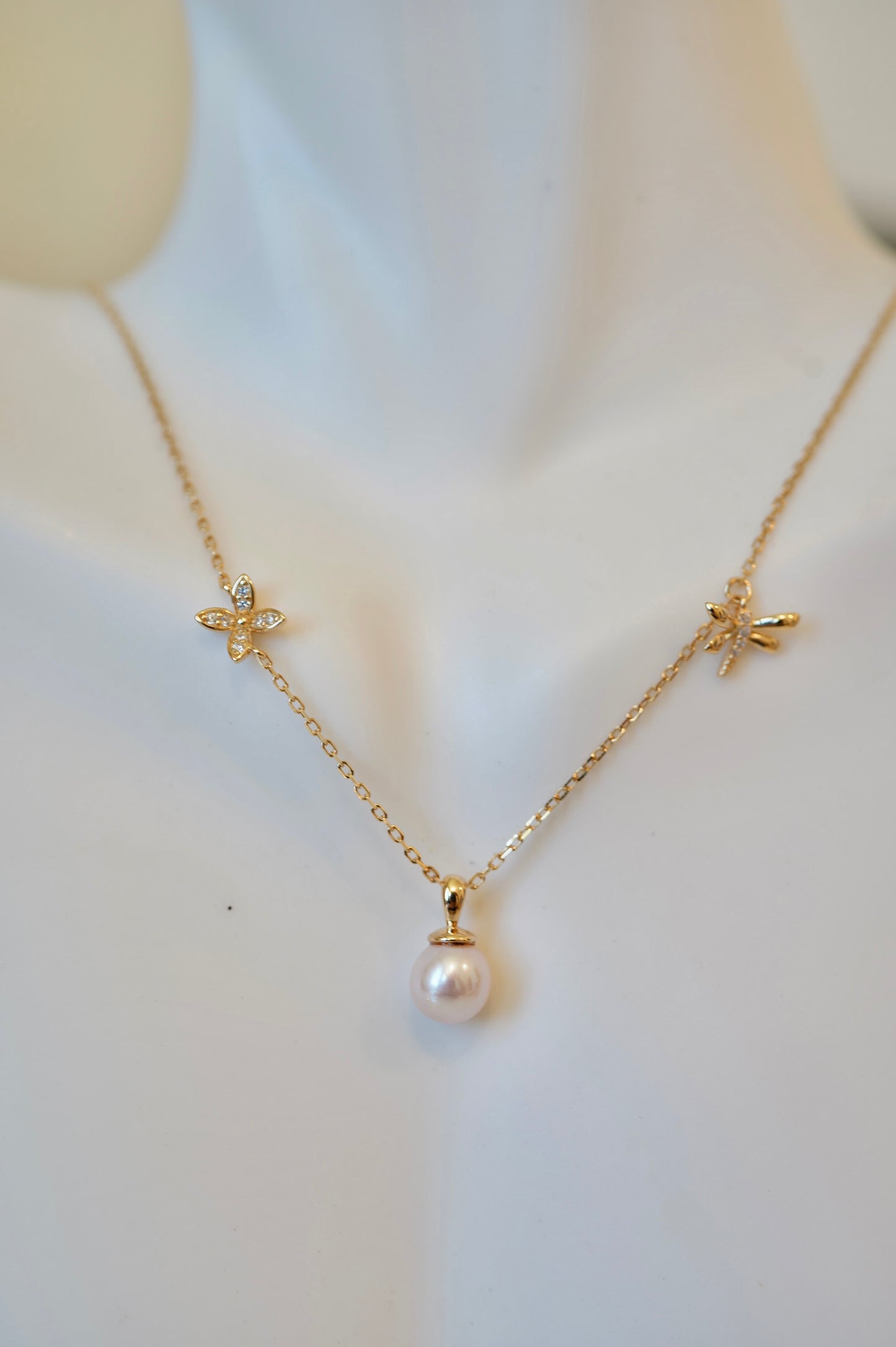 Lucky Clover & Dragonfly Round Freshwater Necklace
