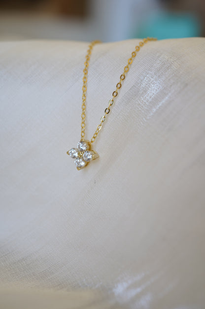 Four-pointed Diamond Necklace