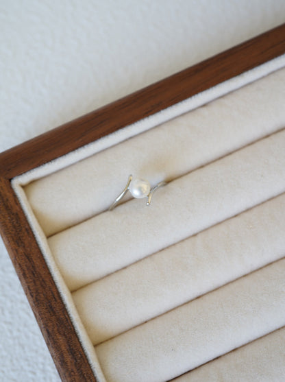 ‘Parallel' Bun Freshwater Pearl Ring