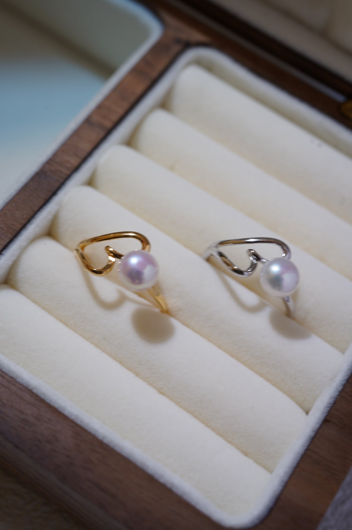 ‘Flying Hearts' Bun Freshwater Pearl Ring