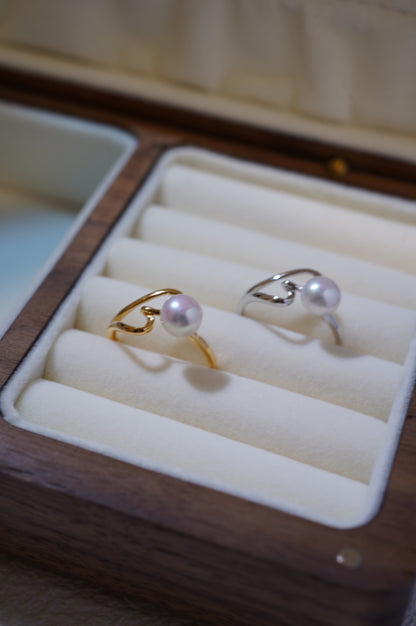 ‘Flying Hearts' Bun Freshwater Pearl Ring