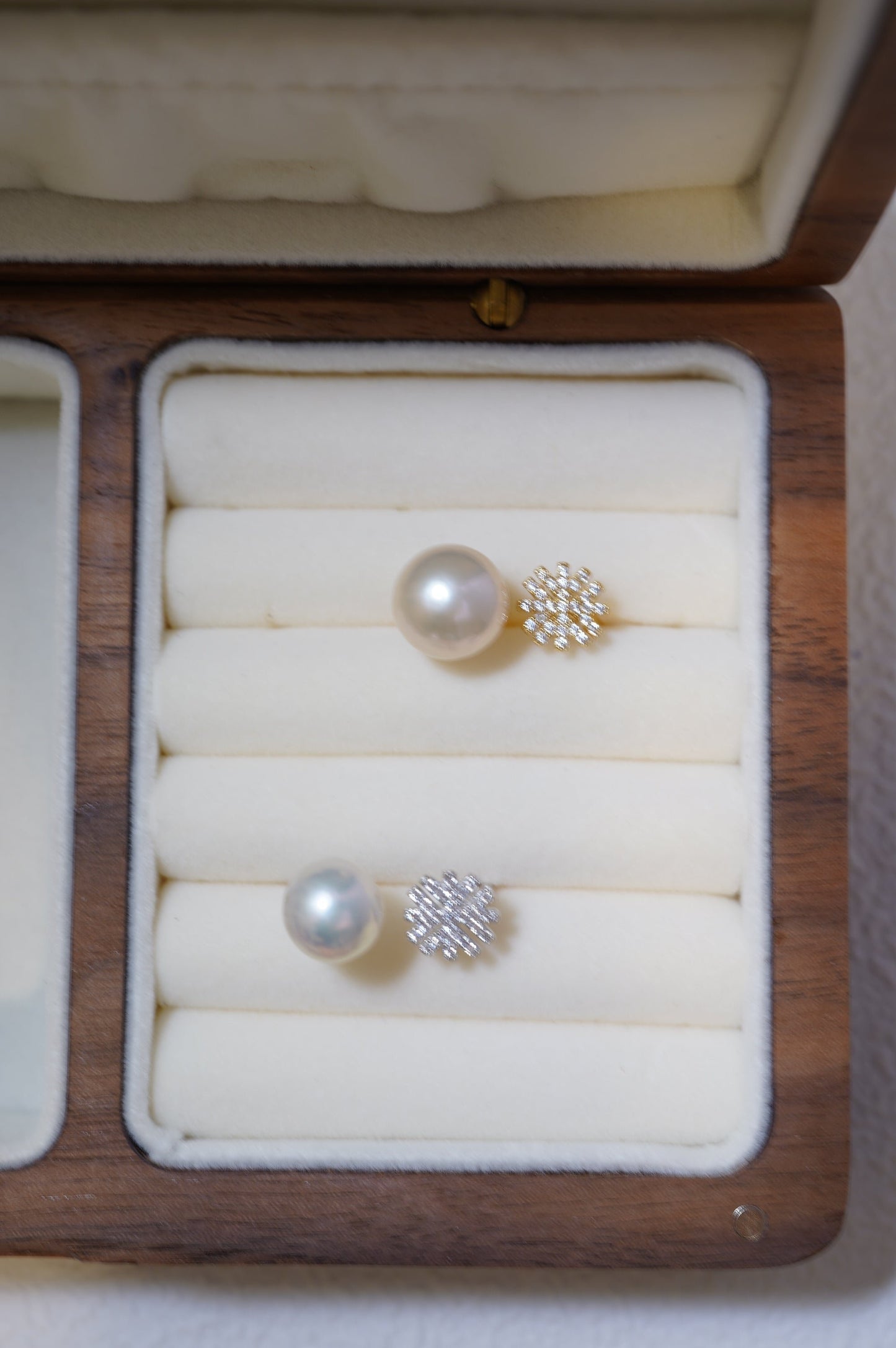 ‘Snowflake' Round Freshwater Pearl Ring