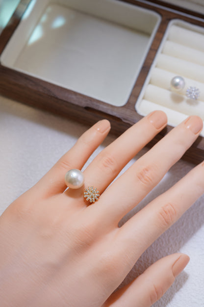 ‘Snowflake' Round Freshwater Pearl Ring