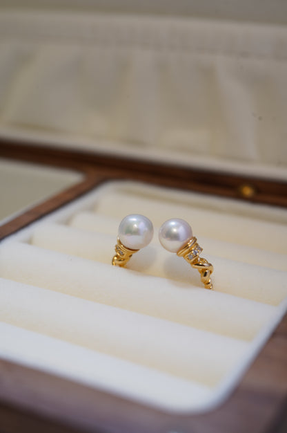 ‘Torch' Round Freshwater Pearl Ring