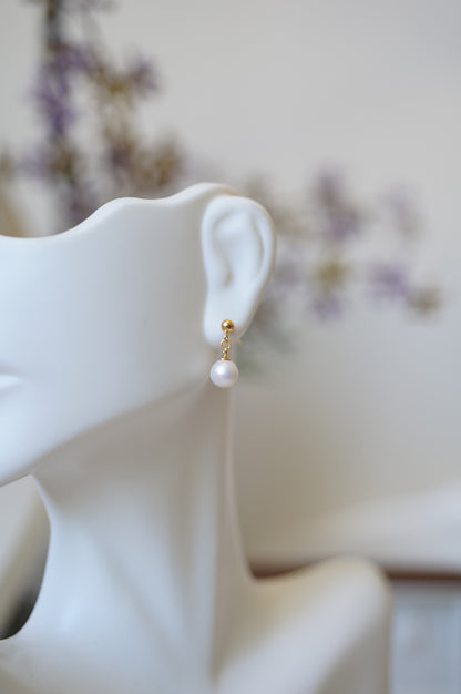 'Little Dangle' Freshwater Pearl Earrings