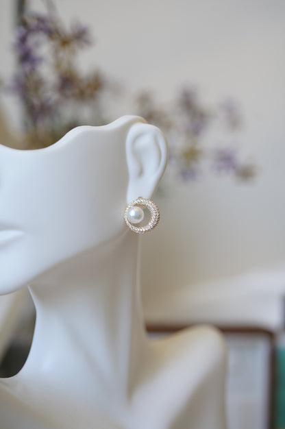 'Shiny Eyes' Freshwater Pearl Earrings